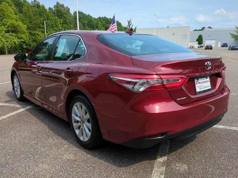 Used 2019 Toyota Camry LE FWD image 6