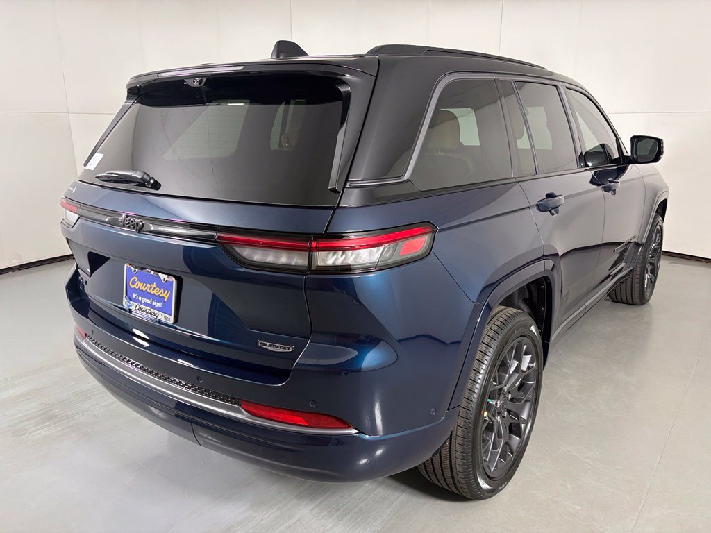 New 2027 Jeep Grand Cherokee Summit w/ Adv Protech Group IV AWD/4WD image 8