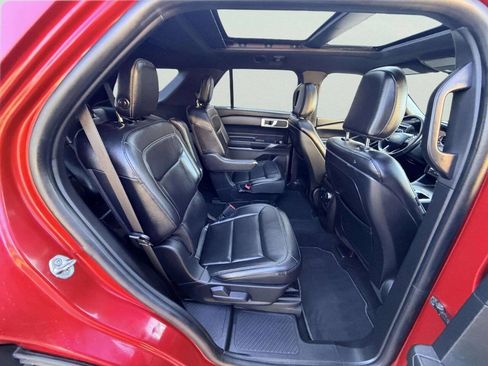 Used 2020 Ford Explorer XLT w/ Equipment Group 202A AWD/4WD image 26