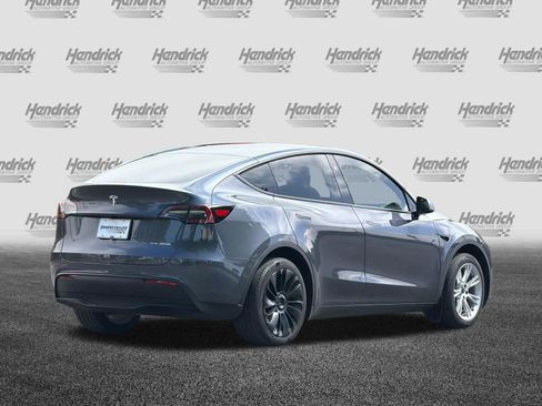 Used 2023 Tesla Model Y AWD image 5