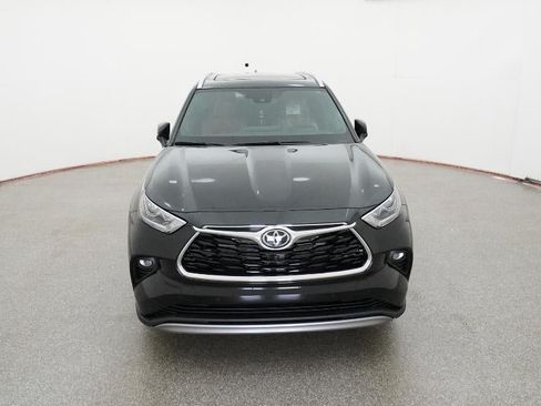 New 2026 Toyota Highlander Platinum AWD/4WD image 15