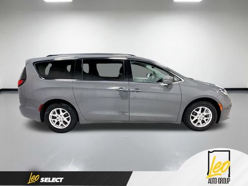 Used 2022 Chrysler Pacifica Touring-L FWD image 6