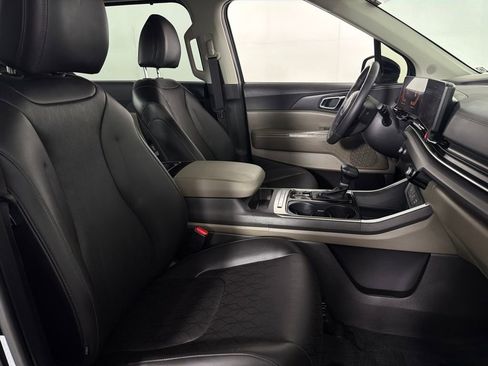 Used 2025 Kia Carnival EX FWD image 35