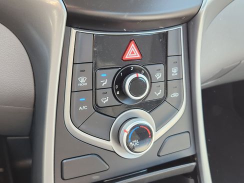 Used 2015 Hyundai Elantra SE FWD image 19