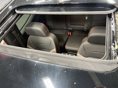 Used 2025 GMC Canyon Denali image 23