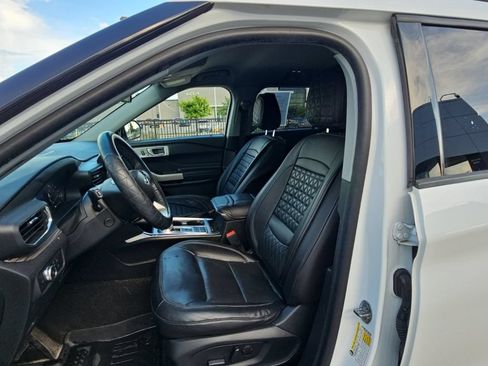 Used 2022 Ford Explorer Limited w/ Equipment Group 301A RWD image 12