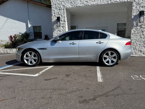 Used 2017 Jaguar XE Premium image 2