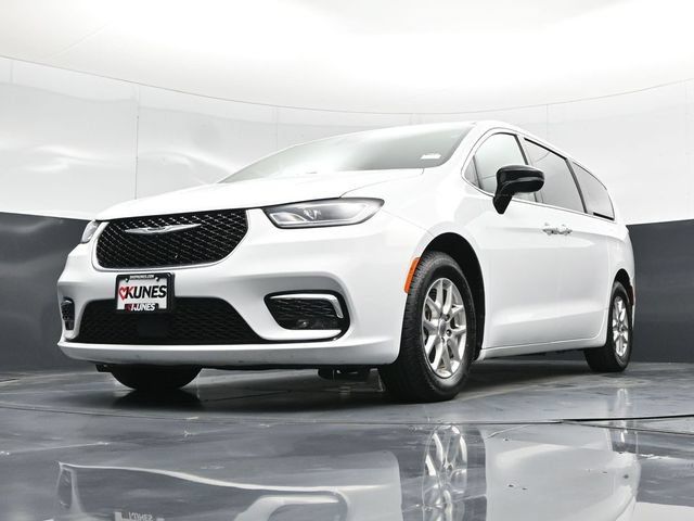 Certified 2024 Chrysler Pacifica Touring-L FWD image 62