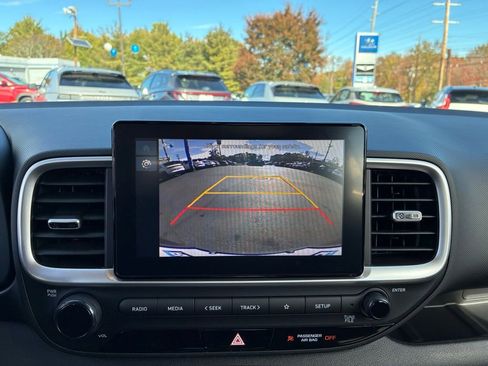 Used 2025 Hyundai Venue SE image 34
