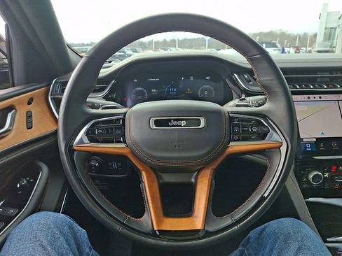 Used 2023 Jeep Grand Cherokee Summit AWD/4WD image 19