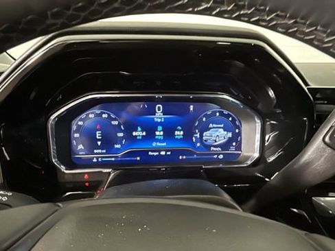 Used 2025 Chevrolet Silverado 1500 LT AWD/4WD image 18