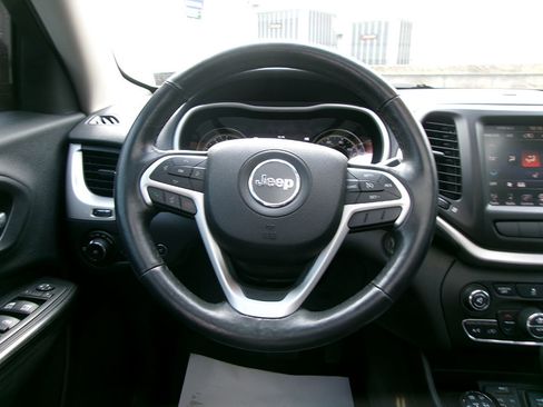 Used 2014 Jeep Cherokee Trailhawk w/ Comfort/Convenience Group AWD/4WD image 16