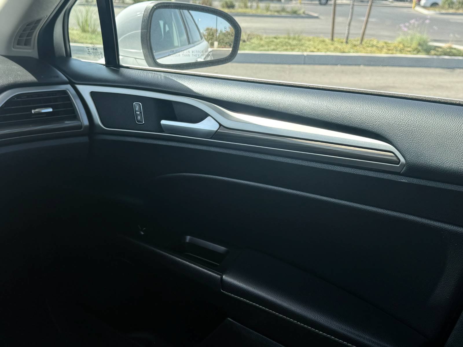 Used 2018 Ford Fusion SE w/ Equipment Group 602A FWD image 25