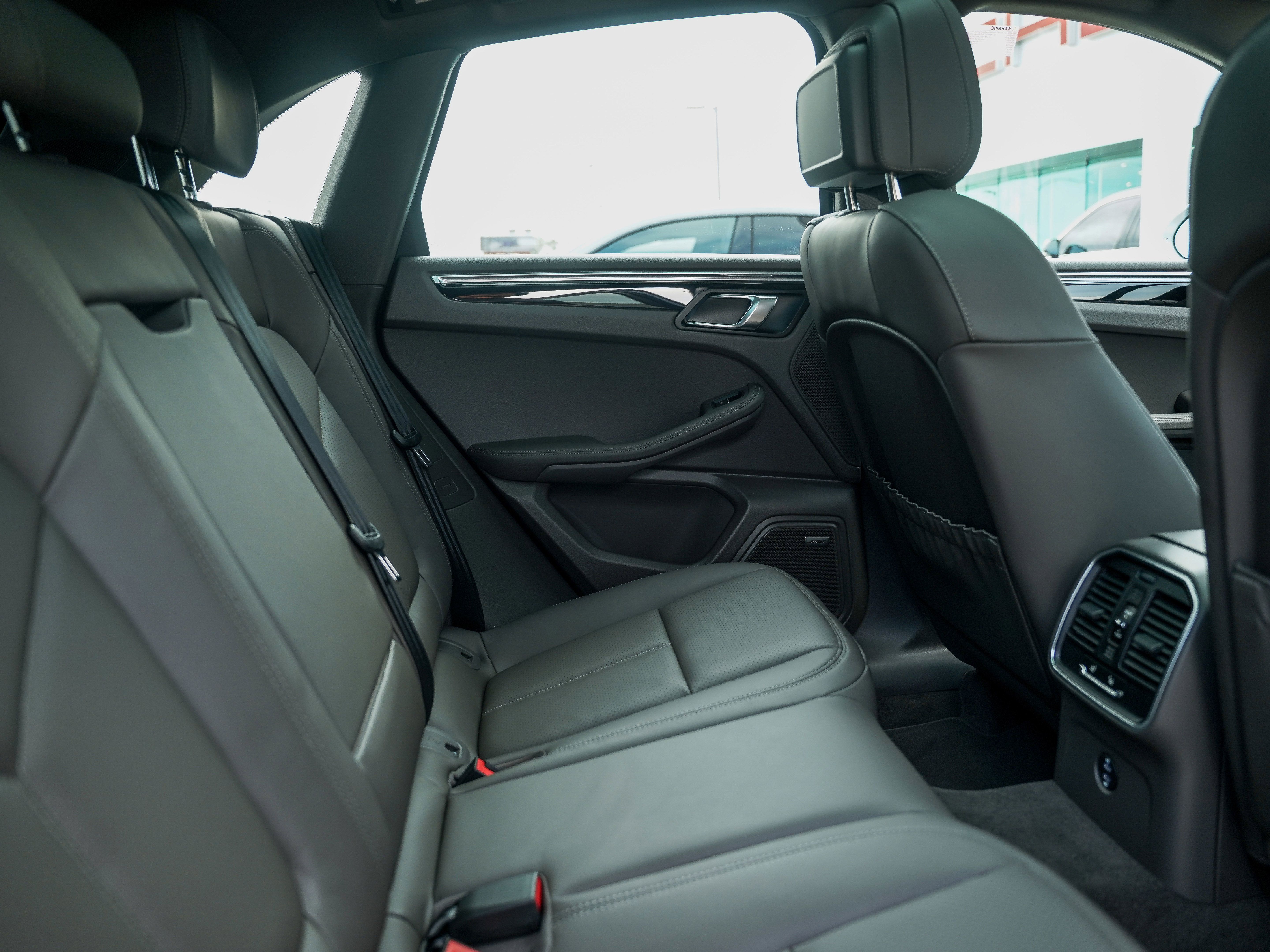 Certified 2026 Porsche Macan AWD/4WD image 31