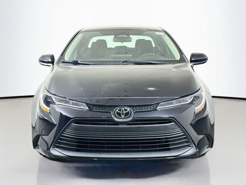 Used 2023 Toyota Corolla LE FWD image 2