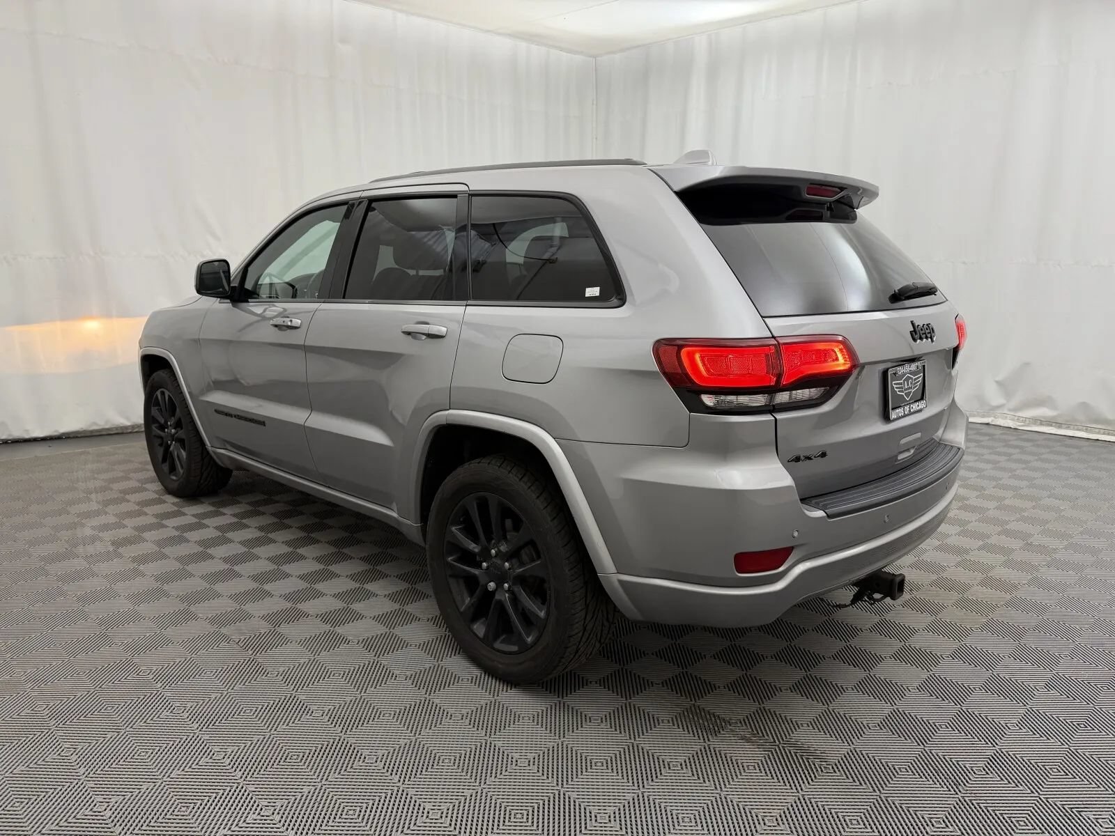 Used 2018 Jeep Grand Cherokee Altitude AWD/4WD image 7