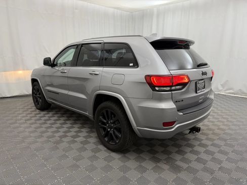 Used 2018 Jeep Grand Cherokee Altitude AWD/4WD image 7