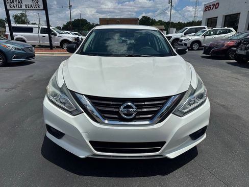 Used 2016 Nissan Altima 2.5 SV w/ Convenience Package FWD image 2