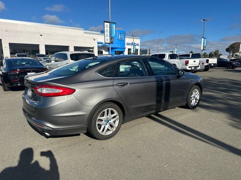 Used 2013 Ford Fusion SE FWD image 3