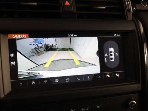 Used 2020 Land Rover Discovery SE AWD/4WD image 13