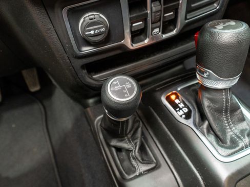 Used 2025 Jeep Wrangler Unlimited Sahara AWD/4WD image 24