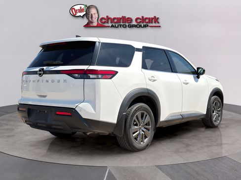 Used 2024 Nissan Pathfinder S FWD image 5