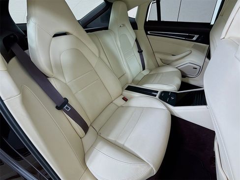 Used 2023 Porsche Panamera Platinum Edition image 29