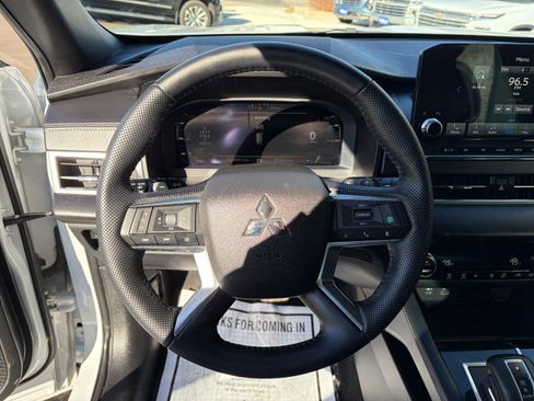 Used 2023 Mitsubishi Outlander SE Black Edition image 10