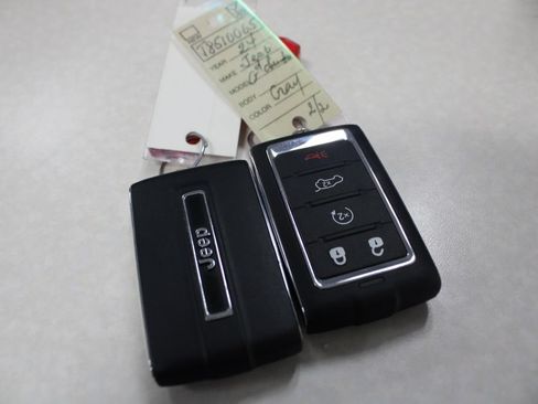 Used 2024 Jeep Grand Cherokee L Altitude AWD/4WD image 37