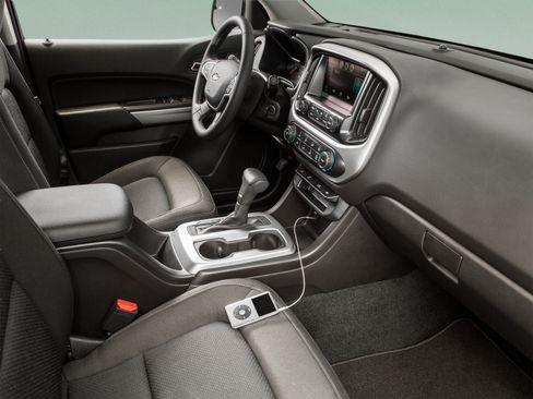 Used 2015 Chevrolet Colorado W/T RWD image 37