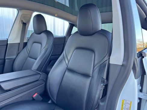 Used 2021 Tesla Model Y Long Range image 37