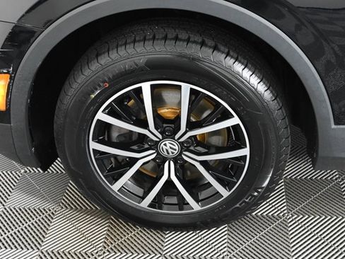 Certified 2021 Volkswagen Tiguan SE w/ Panoramic Sunroof Package image 29