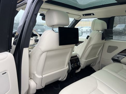 Used 2025 Land Rover Range Rover Long Wheelbase SE image 34