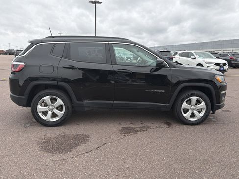 Used 2019 Jeep Compass Latitude image 11