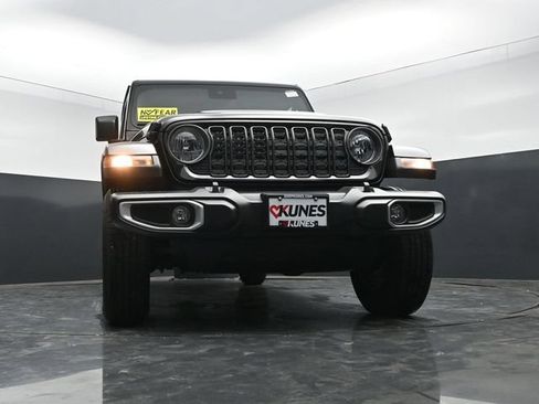 Used 2024 Jeep Gladiator Sport AWD/4WD image 60