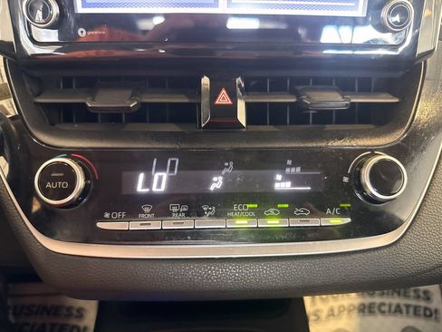 Used 2021 Toyota Corolla LE FWD image 17