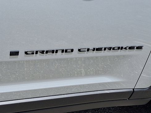 New 2025 Jeep Grand Cherokee L Altitude image 16