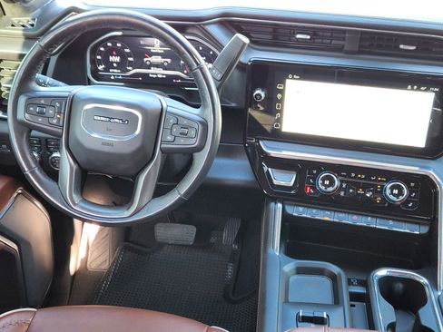 Certified 2024 GMC Sierra 2500 Denali Ultimate AWD/4WD image 10