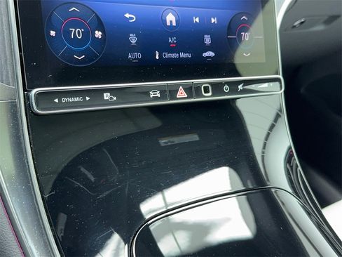 Used 2025 Mercedes-Benz GLC 300 4MATIC image 34