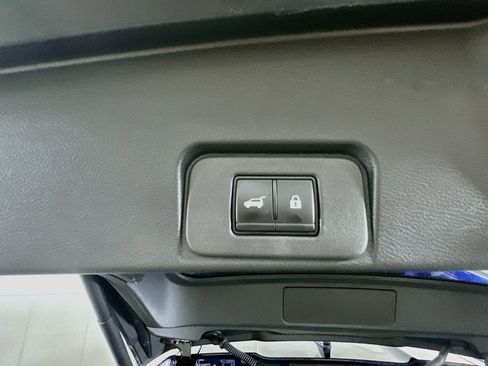 Used 2025 Nissan Rogue SV AWD/4WD image 28