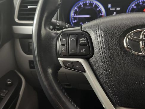 Used 2018 Toyota Highlander XLE AWD/4WD image 25
