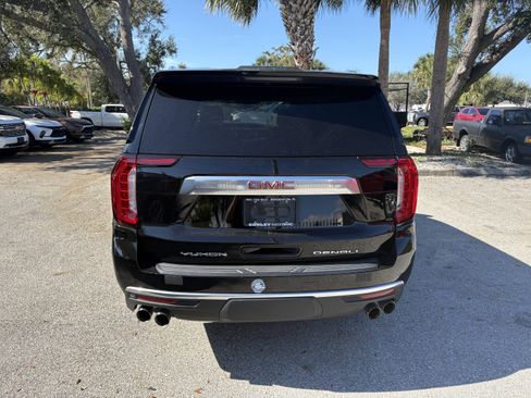 Used 2021 GMC Yukon XL Denali w/ Denali Premium Package image 5