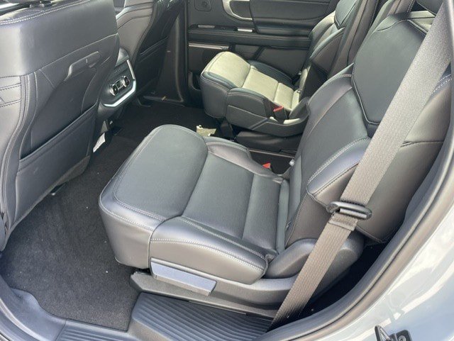 Used 2025 Ford Expedition Platinum w/ Stealth Performance Package AWD/4WD image 7
