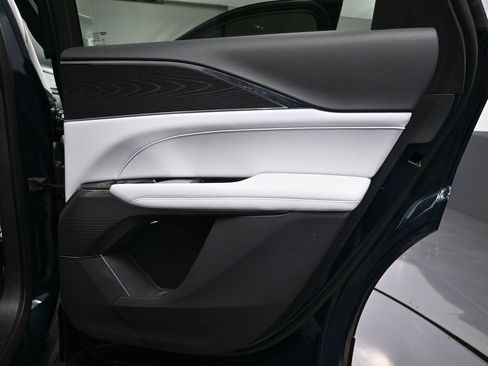 Used 2024 Cadillac Lyriq Luxury image 44