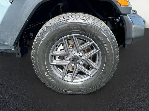 Used 2024 Jeep Wrangler Unlimited Sport AWD/4WD image 31