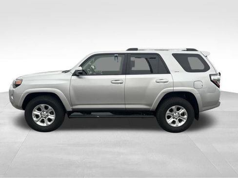 Used 2022 Toyota 4Runner SR5 Premium w/ Moonroof Package image 2