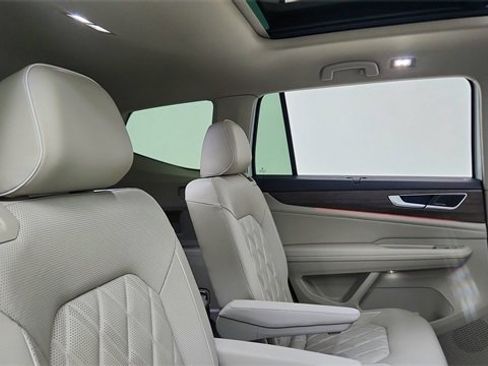 Used 2024 Volkswagen Atlas SEL Premium R-Line image 26