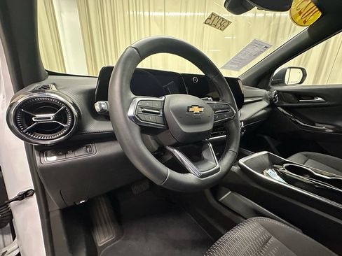 Certified 2025 Chevrolet Equinox LT FWD image 23