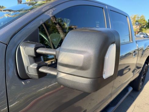 Used 2018 Nissan Titan SV w/ SV Convenience Package image 9