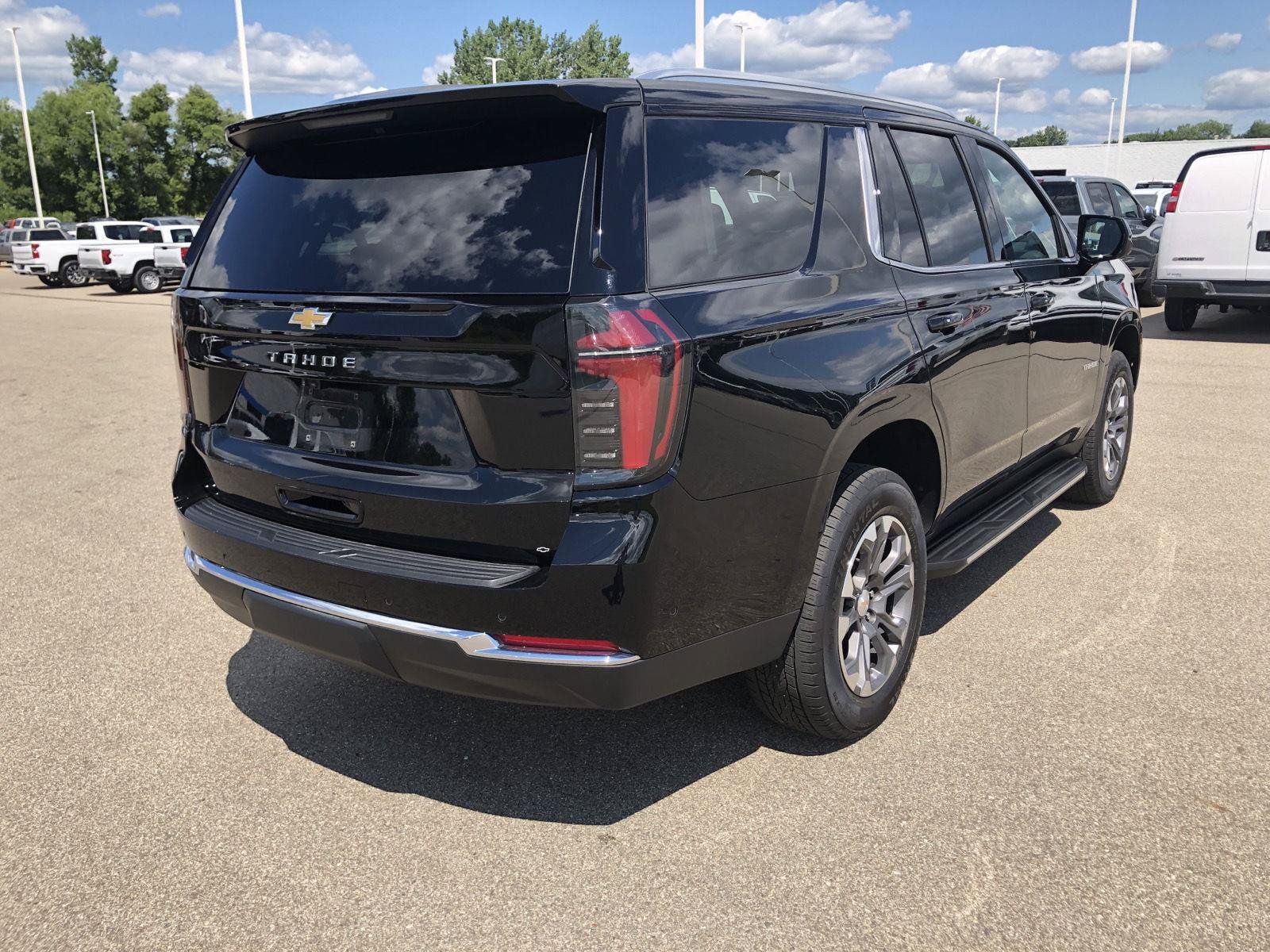 Used 2025 Chevrolet Tahoe LS AWD/4WD image 5